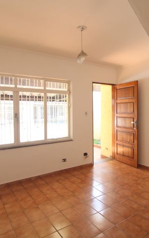 Casa à venda com 95m², 2 quartos e 2 vagasSala