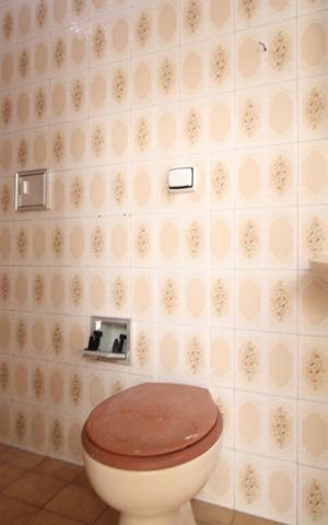Casa à venda com 95m², 2 quartos e 2 vagasBanheiro da edícula