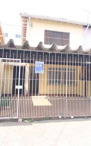 Casa à venda com 95m², 2 quartos e 2 vagasFachada