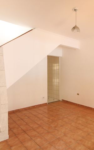 Casa à venda com 95m², 2 quartos e 2 vagasSala