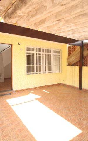 Casa à venda com 95m², 2 quartos e 2 vagasGaragem