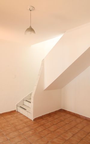 Casa à venda com 95m², 2 quartos e 2 vagasSala