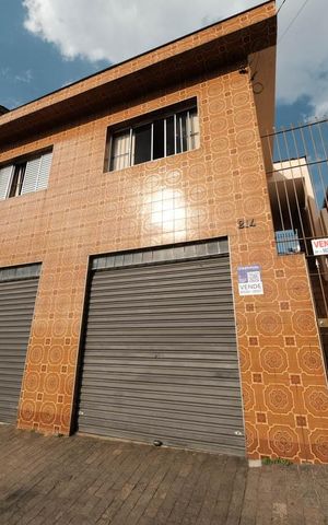 Casa à venda com 260m², 4 quartos e 2 vagasFachada