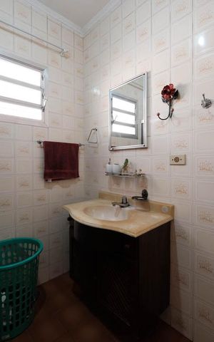 Casa à venda com 260m², 4 quartos e 2 vagasBanheiro