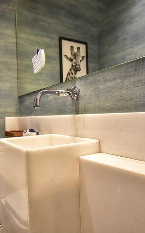Casa de condomínio à venda com 300m², 4 quartos e 3 vagasLavabo