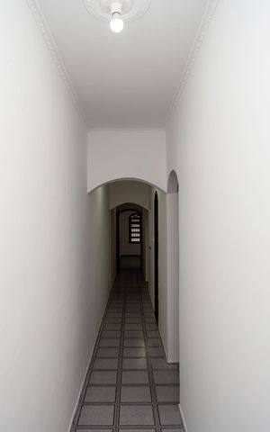 Casa à venda com 320m², 3 quartos e 2 vagasCorredor