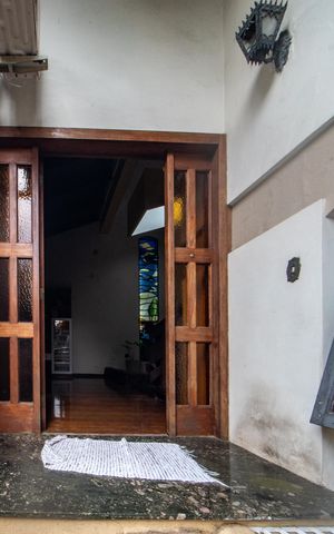 Casa à venda com 260m², 3 quartos e 3 vagas Casa à venda com 260m², 3 quartos e 3 vagasFachada