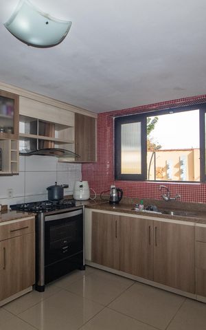 Casa à venda com 260m², 3 quartos e 3 vagas Casa à venda com 260m², 3 quartos e 3 vagasCozinha