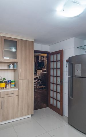 Casa à venda com 260m², 3 quartos e 3 vagas Casa à venda com 260m², 3 quartos e 3 vagasCozinha