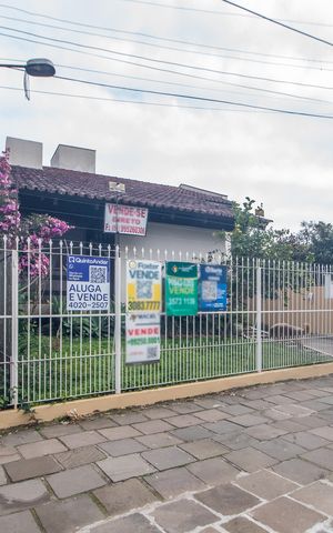 Casa à venda com 260m², 3 quartos e 3 vagas Casa à venda com 260m², 3 quartos e 3 vagasPlaca