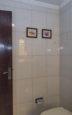 Casa à venda com 260m², 3 quartos e 3 vagas Casa à venda com 260m², 3 quartos e 3 vagasBanheiro
