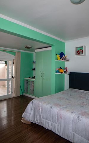 Casa à venda com 260m², 3 quartos e 3 vagas Casa à venda com 260m², 3 quartos e 3 vagasQuarto