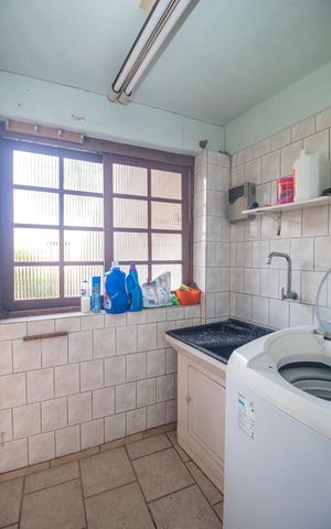 Casa à venda com 260m², 3 quartos e 3 vagas Casa à venda com 260m², 3 quartos e 3 vagasÁrea de Serviço