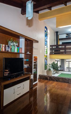 Casa à venda com 260m², 3 quartos e 3 vagas Casa à venda com 260m², 3 quartos e 3 vagasSala