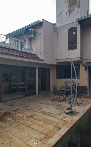 Casa à venda com 260m², 3 quartos e 3 vagas Casa à venda com 260m², 3 quartos e 3 vagasÁrea comum - Piscina