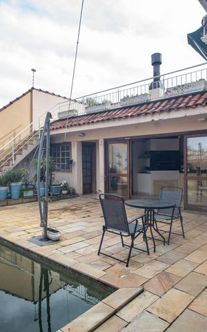 Casa à venda com 260m², 3 quartos e 3 vagas Casa à venda com 260m², 3 quartos e 3 vagasÁrea comum - Piscina