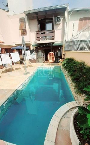 Casa à venda com 260m², 3 quartos e 3 vagas Casa à venda com 260m², 3 quartos e 3 vagasÁrea comum - Piscina