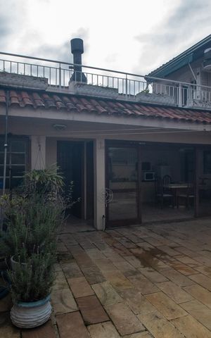 Casa à venda com 260m², 3 quartos e 3 vagas Casa à venda com 260m², 3 quartos e 3 vagasÁrea comum - Piscina