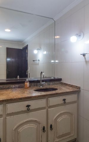 Casa à venda com 260m², 3 quartos e 3 vagas Casa à venda com 260m², 3 quartos e 3 vagasBanheiro