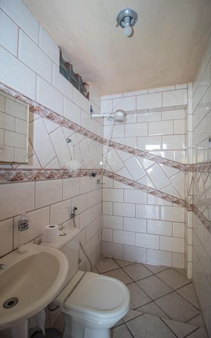 Casa à venda com 260m², 3 quartos e 3 vagas Casa à venda com 260m², 3 quartos e 3 vagasBanheiro 2