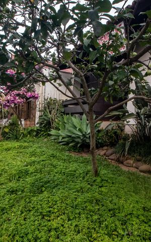 Casa à venda com 260m², 3 quartos e 3 vagas Casa à venda com 260m², 3 quartos e 3 vagasFachada