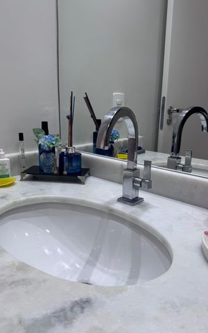 Apartamento à venda com 57m², 2 quartos e 2 vagas Apartamento à venda com 57m², 2 quartos e 2 vagasBanheiro da Suíte
