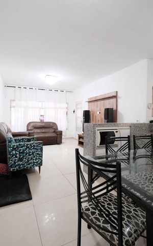 Casa à venda com 180m², 3 quartos e 4 vagasSala/Cozinha