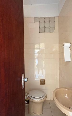 Casa à venda com 378m², 3 quartos e 11 vagas Casa à venda com 378m², 3 quartos e 11 vagasBanheiro de Serviço