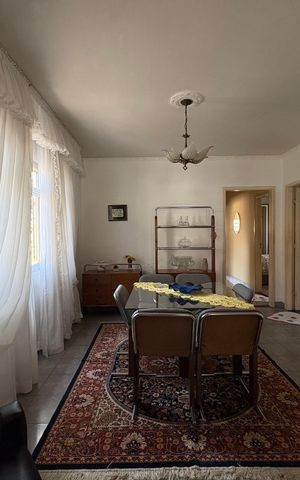Casa à venda com 378m², 3 quartos e 11 vagas Casa à venda com 378m², 3 quartos e 11 vagasSala