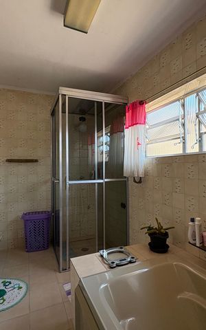 Casa à venda com 378m², 3 quartos e 11 vagas Casa à venda com 378m², 3 quartos e 11 vagasBanheiro