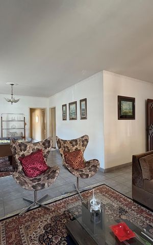 Casa à venda com 378m², 3 quartos e 11 vagas Casa à venda com 378m², 3 quartos e 11 vagasSala