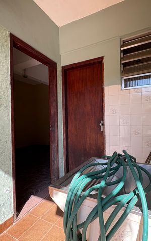 Casa à venda com 378m², 3 quartos e 11 vagas Casa à venda com 378m², 3 quartos e 11 vagasÁrea de Serviço 2