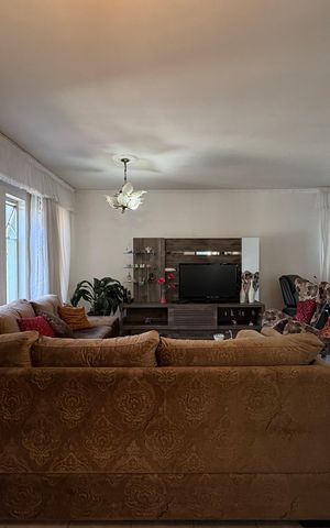 Casa à venda com 378m², 3 quartos e 11 vagas Casa à venda com 378m², 3 quartos e 11 vagasSala