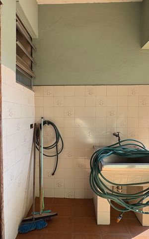 Casa à venda com 378m², 3 quartos e 11 vagas Casa à venda com 378m², 3 quartos e 11 vagasÁrea de Serviço 2