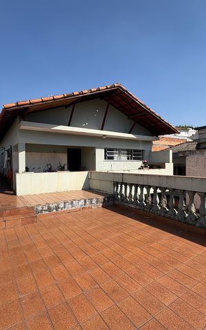 Casa à venda com 378m², 3 quartos e 11 vagas Casa à venda com 378m², 3 quartos e 11 vagasVaranda