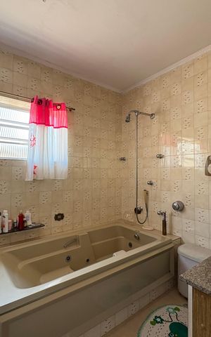 Casa à venda com 378m², 3 quartos e 11 vagas Casa à venda com 378m², 3 quartos e 11 vagasBanheiro
