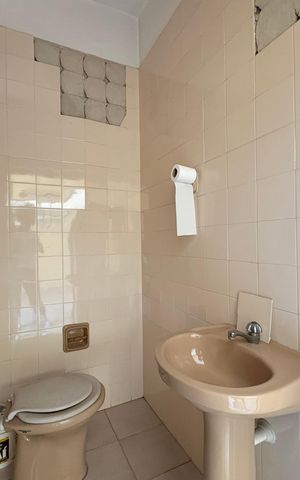 Casa à venda com 378m², 3 quartos e 11 vagas Casa à venda com 378m², 3 quartos e 11 vagasBanheiro de Serviço
