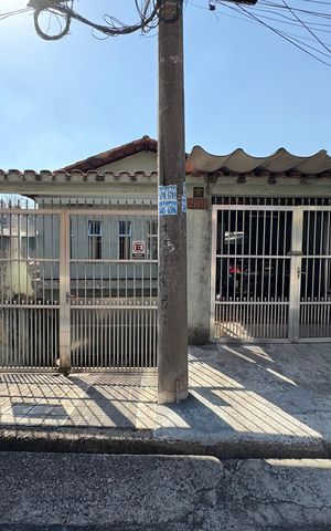 Casa à venda com 378m², 3 quartos e 11 vagas Casa à venda com 378m², 3 quartos e 11 vagasFachada