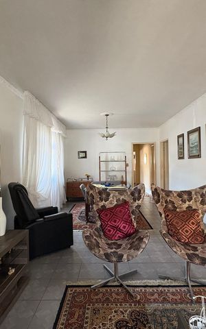 Casa à venda com 378m², 3 quartos e 11 vagas Casa à venda com 378m², 3 quartos e 11 vagasSala