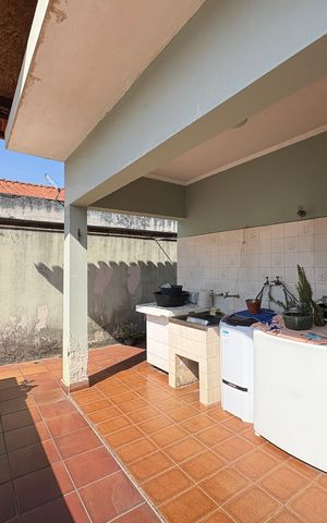 Casa à venda com 378m², 3 quartos e 11 vagas Casa à venda com 378m², 3 quartos e 11 vagasÁrea de Serviço