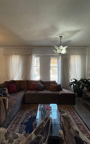 Casa à venda com 378m², 3 quartos e 11 vagas Casa à venda com 378m², 3 quartos e 11 vagasSala