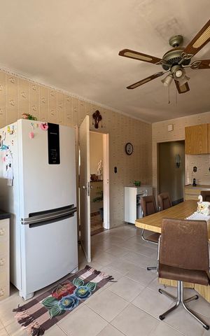 Casa à venda com 378m², 3 quartos e 11 vagas Casa à venda com 378m², 3 quartos e 11 vagasCozinha