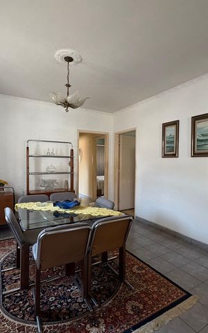 Casa à venda com 378m², 3 quartos e 11 vagas Casa à venda com 378m², 3 quartos e 11 vagasSala