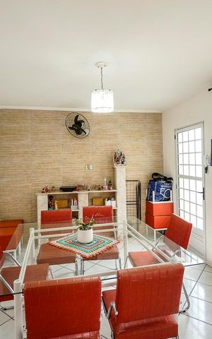 Casa à venda com 231m², 5 quartos e 3 vagas Casa à venda com 231m², 5 quartos e 3 vagasCopa