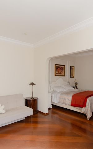Casa à venda com 300m², 3 quartos e 4 vagasSuíte 2