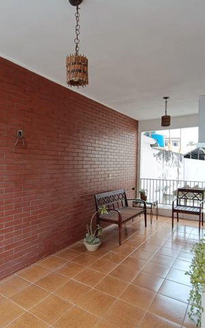 Casa à venda com 366m², 4 quartos e 3 vagas Casa à venda com 366m², 4 quartos e 3 vagasvaranda
