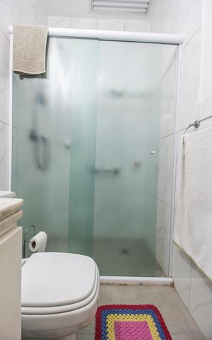 Casa de condomínio à venda com 164m², 3 quartos e 2 vagasBanheiro 