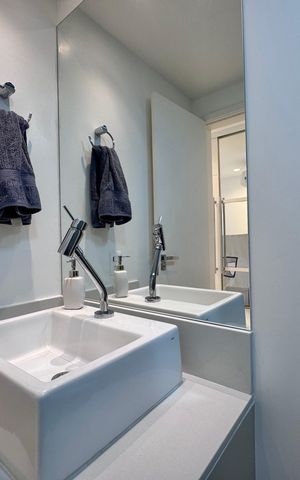 Apartamento à venda com 220m², 4 quartos e 4 vagas Apartamento à venda com 220m², 4 quartos e 4 vagasSuíte 3 - Banheiro