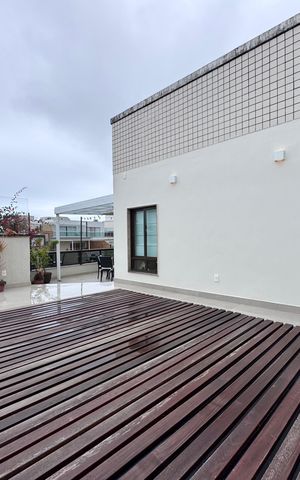 Apartamento à venda com 220m², 4 quartos e 4 vagas Apartamento à venda com 220m², 4 quartos e 4 vagasVaranda Sala