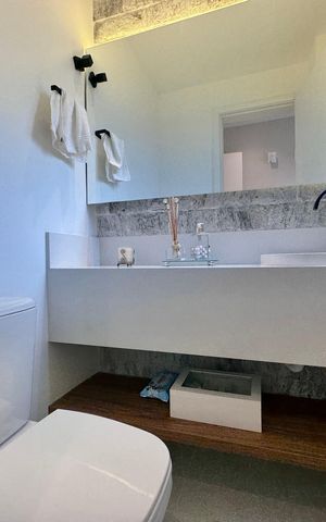 Apartamento à venda com 220m², 4 quartos e 4 vagas Apartamento à venda com 220m², 4 quartos e 4 vagasLavabo